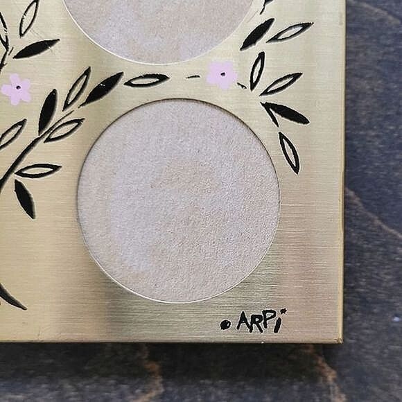 Vtg 5-photo gold tone artist printed picture frame 5.5 × 5.5 - Picture 8 of 14